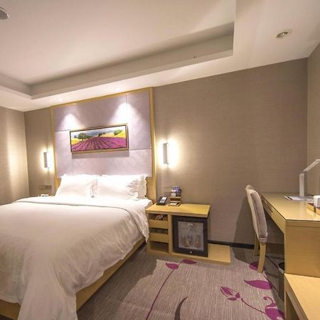 Lavande Hotel Taixing Jiangping Road Buitenkant foto
