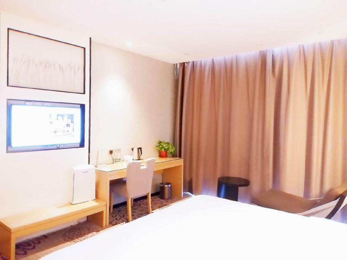 Lavande Hotel Taixing Jiangping Road Buitenkant foto